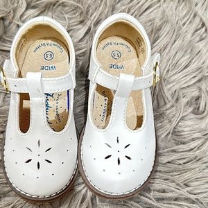 Footmate white girls shoes